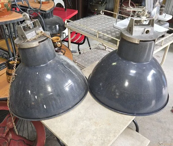 Illustration numéro 5 du produit Paire de suspensions industrielles Mazda en tôle émaillée – Ø 52 cm