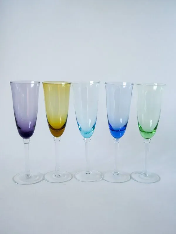 Illustration numéro 5 du produit Ensemble de 5 flûtes en verre coloré multicolores 1970