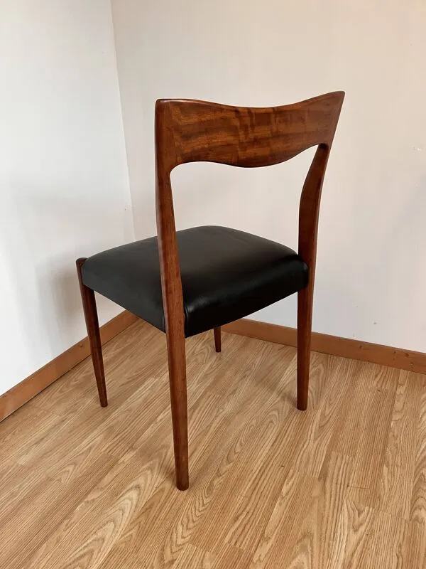 Illustration numéro 5 du produit Chaise de salle à manger scandinave