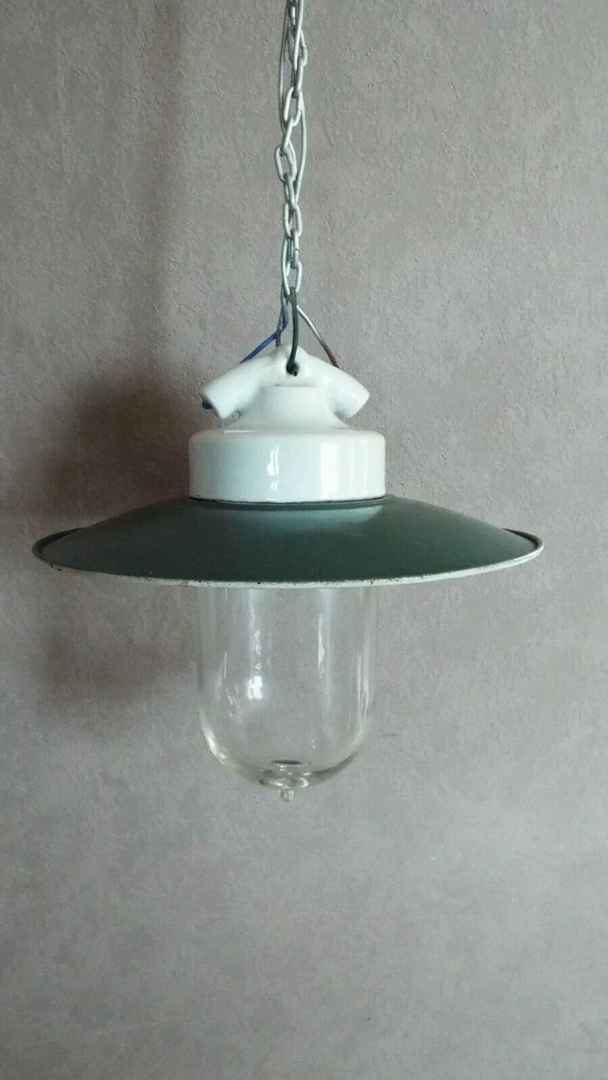 Illustration numéro 5 du produit Suspension en porcelaine industrielle vintage