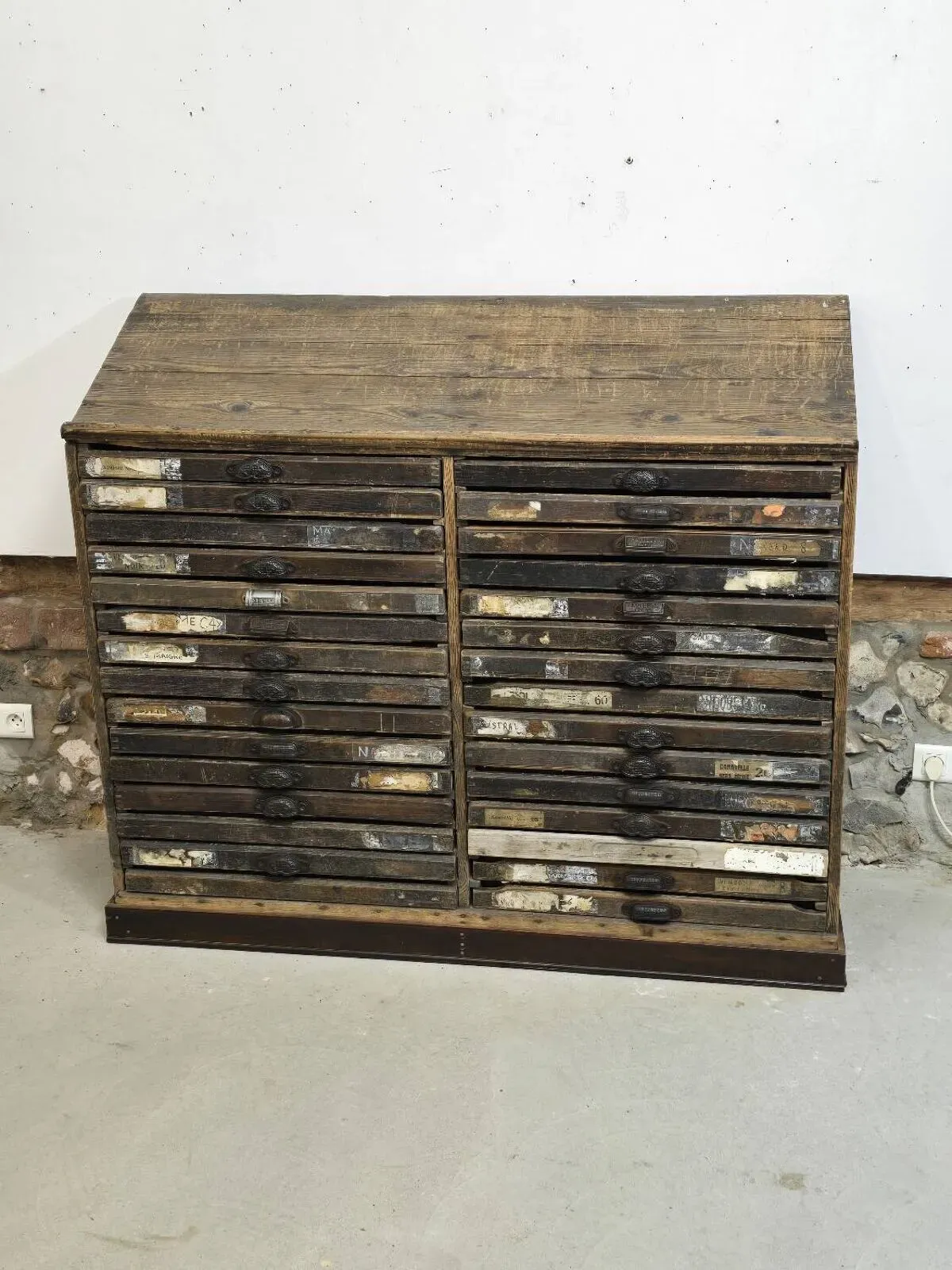 Illustration numéro 5 du produit Meuble d'imprimerie vers 1900