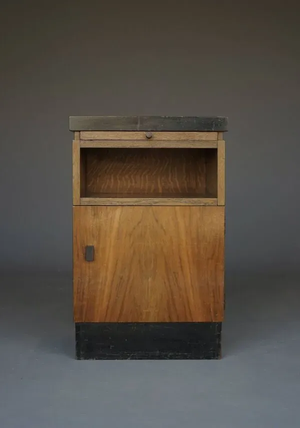 Illustration numéro 5 du produit Table de nuit Art Déco ou École de La Haye par H. Pander & zn., années 1930