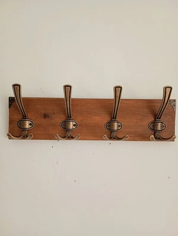 Illustration numéro 5 du produit Porte-manteau mural en bois – 4 patères métalliques – 45 cm