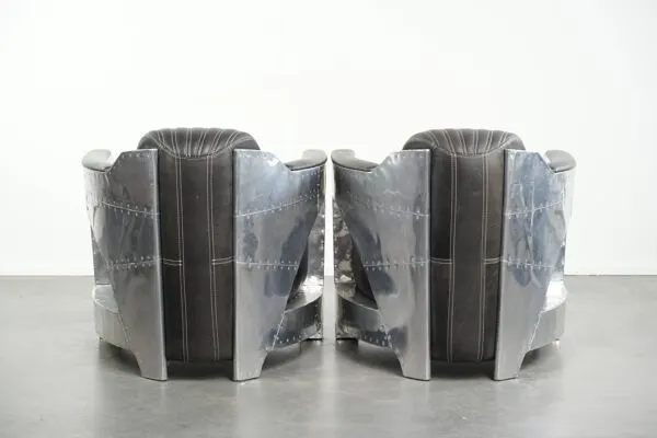 Illustration numéro 5 du produit Ensemble de 2 fauteuils aviateur en cuir de vache noir robuste avec aluminium et rivets.