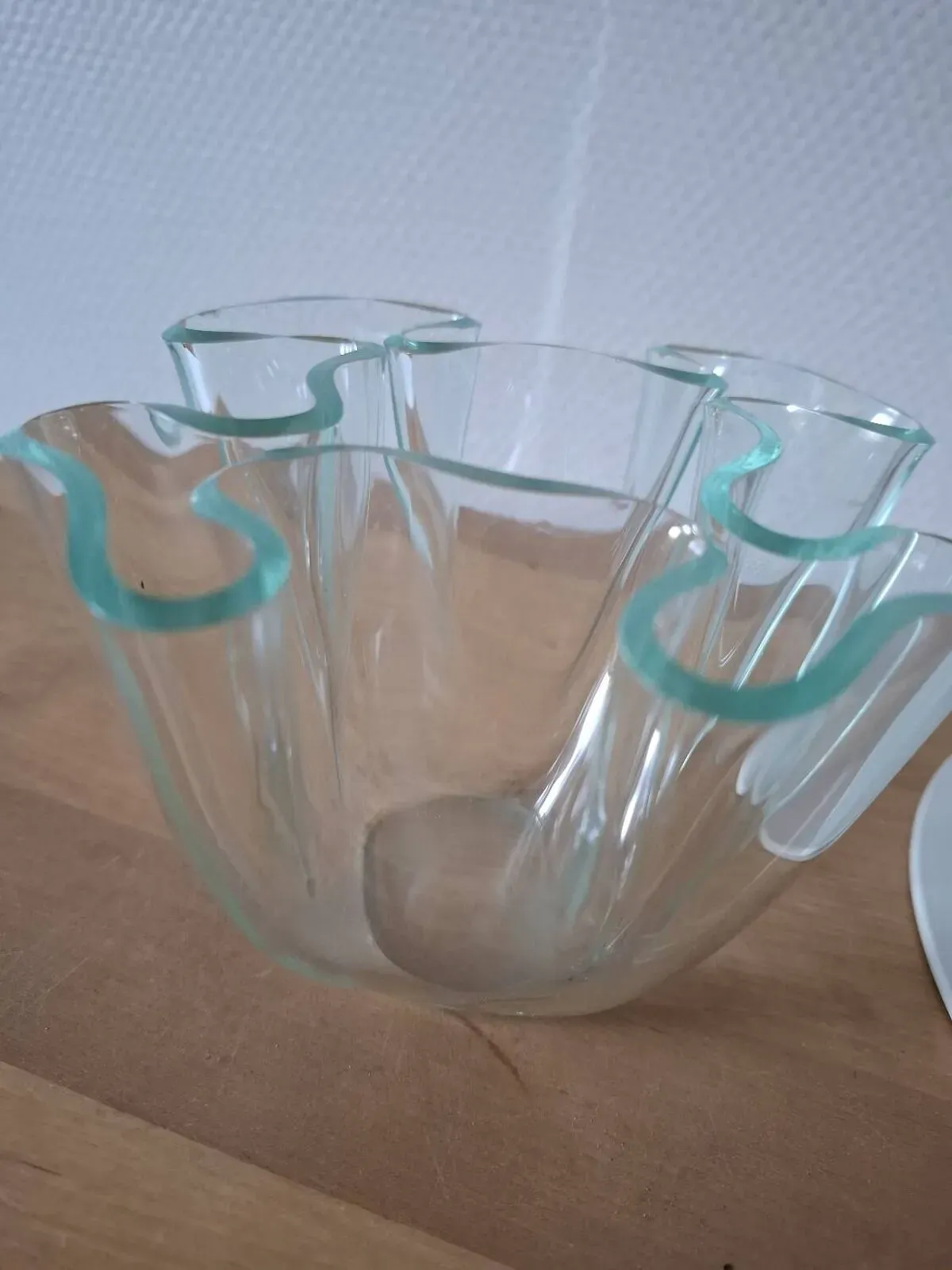 Illustration numéro 5 du produit Vase '' mouchoir '' Guzzini 70's