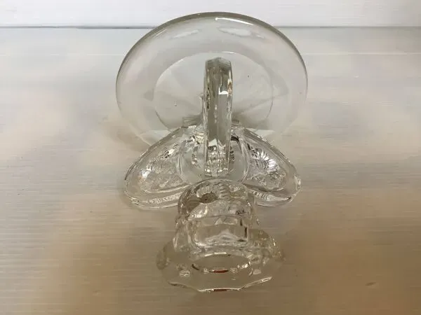 Illustration numéro 5 du produit Bougeoirs fleurs ailes de papillon verre moulé