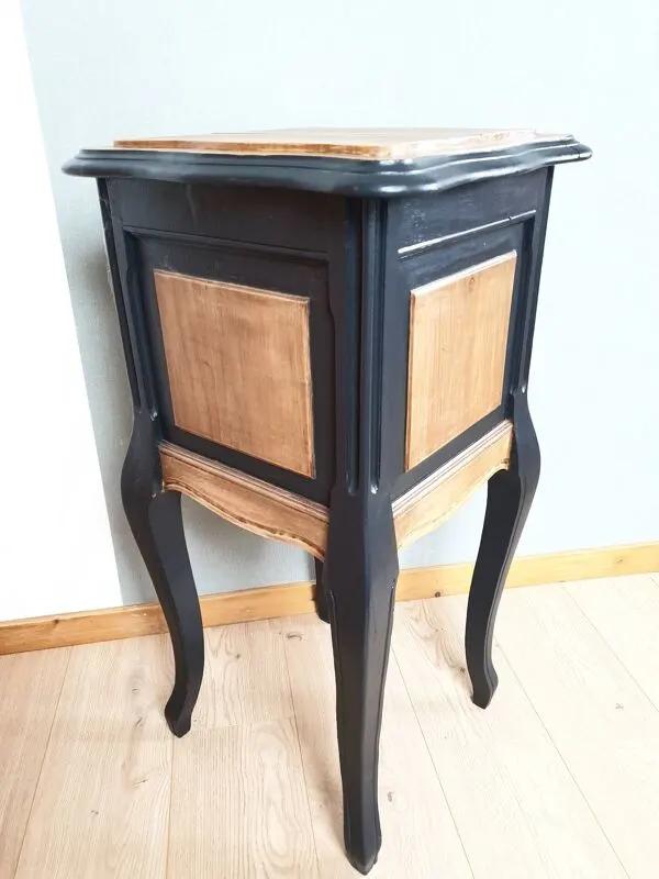 Illustration numéro 5 du produit Mobilier d'appoint, table de chevet vintage