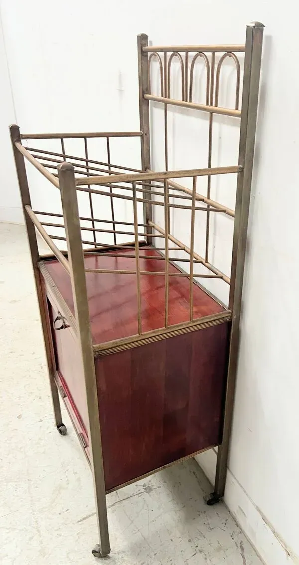 Illustration numéro 5 du produit Bar roulant en laiton et bois doré XX siècle