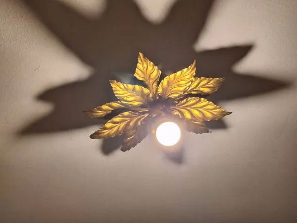 Illustration numéro 5 du produit Plafonnier en laiton doré florentin des années 1960 par Hans Kögl.