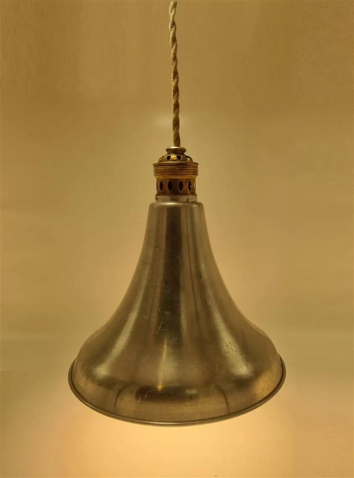 Illustration numéro 5 du produit Suspension en aluminium