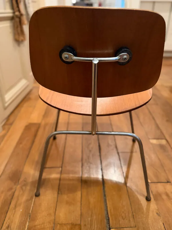 Illustration numéro 5 du produit Superbe chaise vintage par Charles et Ray Eames pour Herman Miller