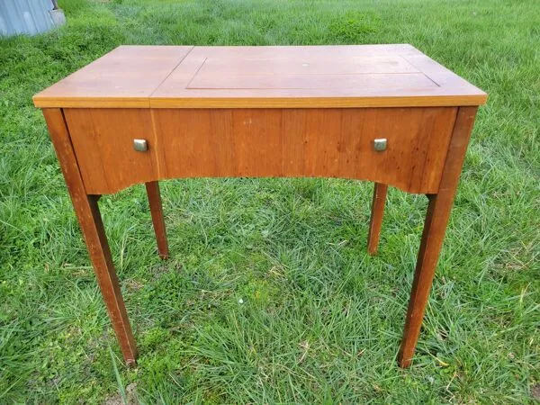 Illustration numéro 5 du produit Table scandinave