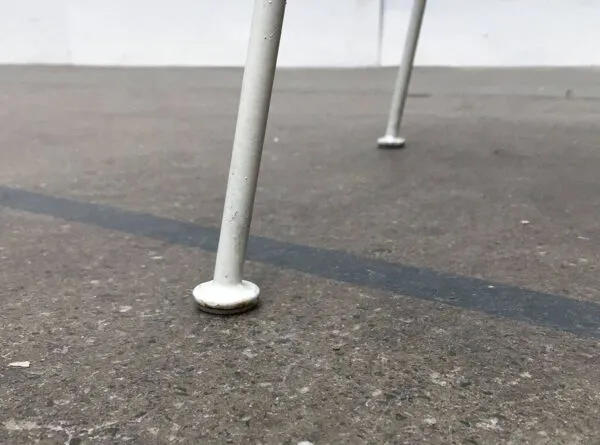 Illustration numéro 5 du produit Table d'appoint allemande du milieu du siècle, années 1950