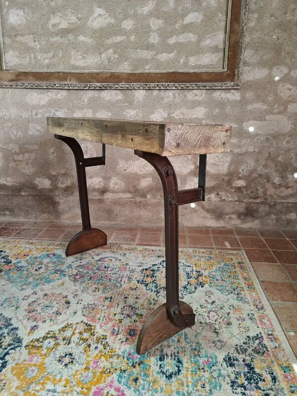 Illustration numéro 5 du produit Console en chêne et fonte, pièce unique