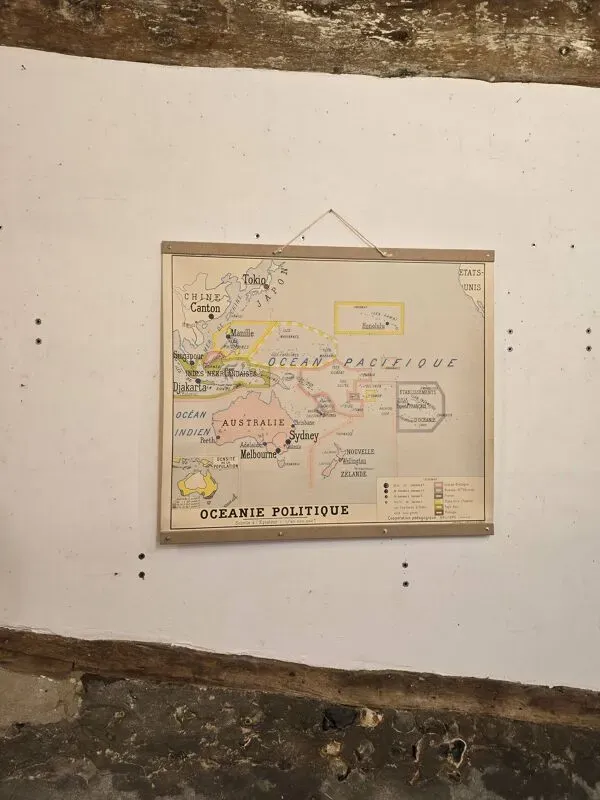 Illustration numéro 5 du produit Ancienne carte de géographie carte d'école Océanie politique et physique co