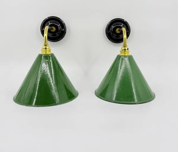 Illustration numéro 5 du produit Appliques en tôle émaillée