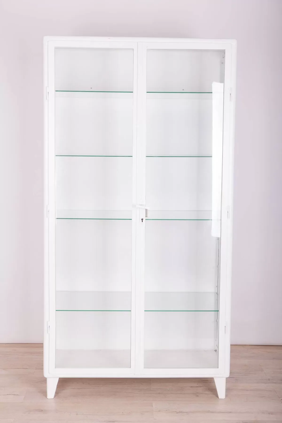 Illustration numéro 5 du produit Cabinet médical industriel vintage, 1950s