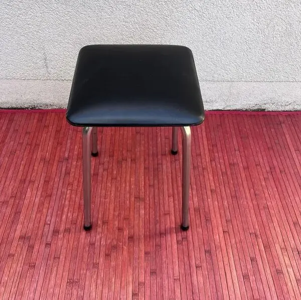 Illustration numéro 5 du produit Tabouret vintage en skaï noir