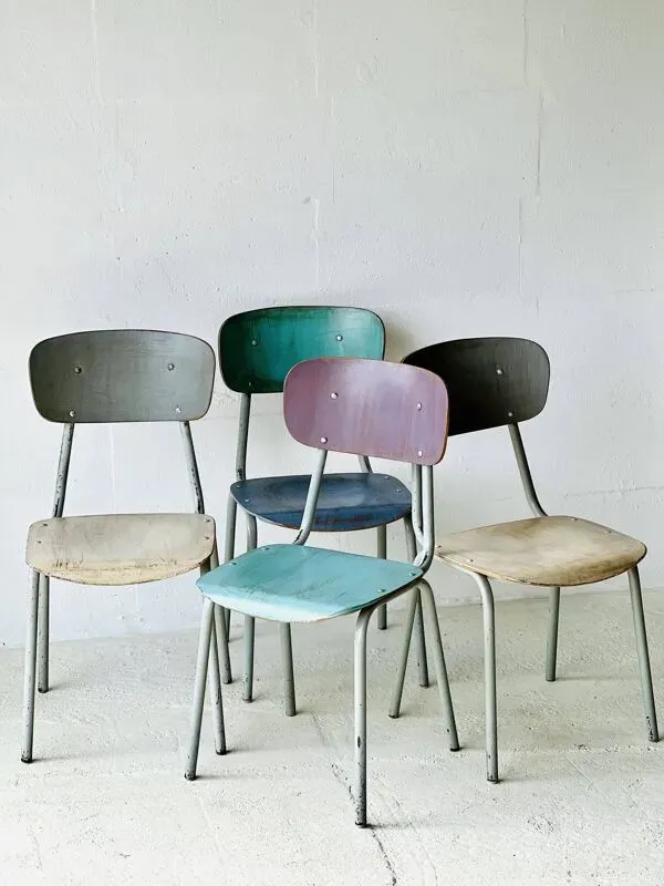 Illustration numéro 5 du produit Chaises d'école, lot de 4
