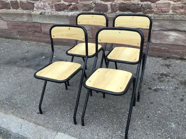 Illustration numéro 5 du produit Set de 4 chaises design d’école vintage 1960