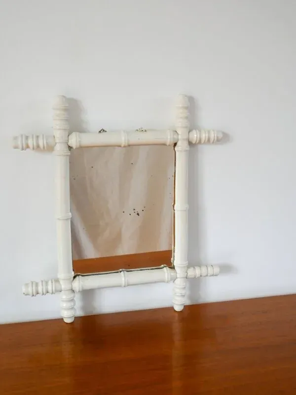 Illustration numéro 5 du produit Miroir de barbier en bois effet bambou blanc 46 x 31 cm