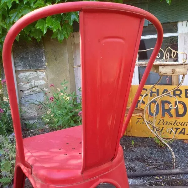 Illustration numéro 5 du produit Ancienne chaise Tolix Xavier Pauchard Rouge