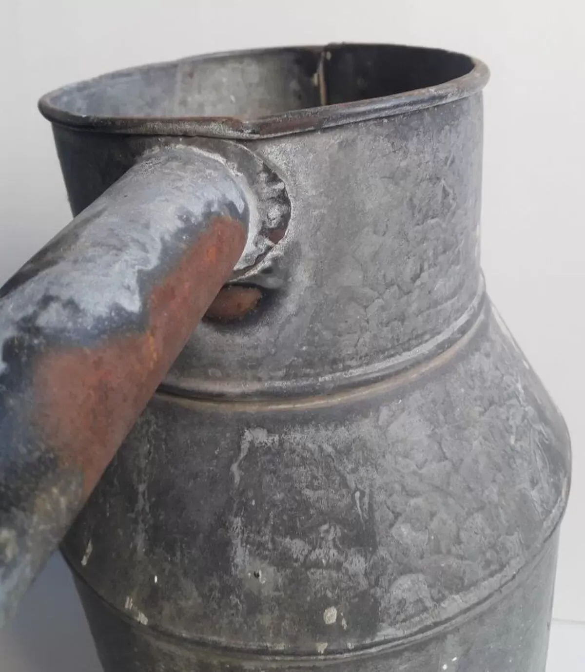 Illustration numéro 5 du produit Arrosoir zinc artisan atelier jardin