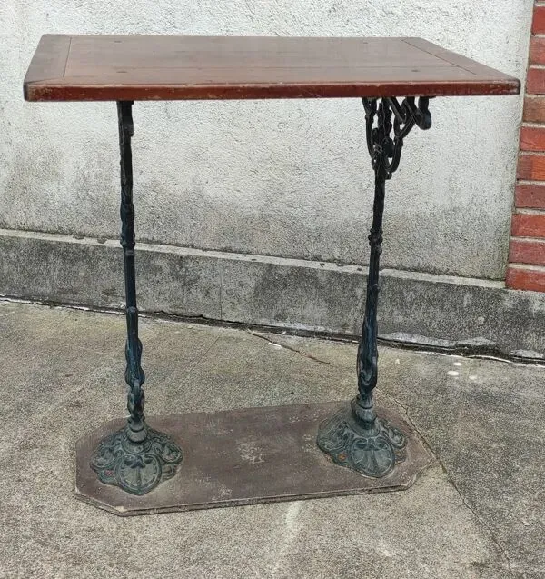 Illustration numéro 5 du produit Ancienne table de bistrot