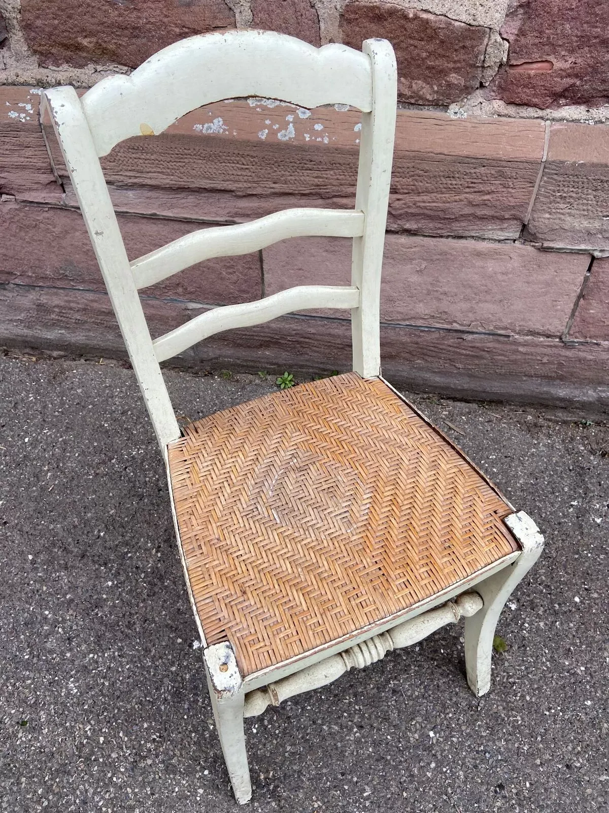 Illustration numéro 5 du produit 2 chaises d’atelier 1920 brasserie