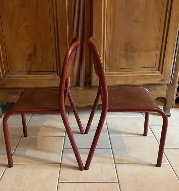 Illustration numéro 5 du produit Chaises écolier vintage