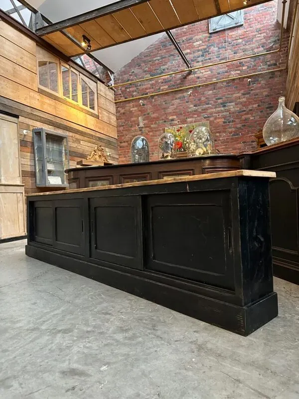 Illustration numéro 5 du produit Grand meuble de métier à portes coulissantes