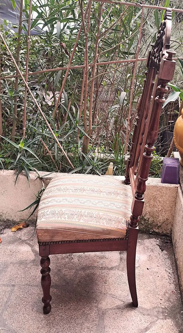 Illustration numéro 5 du produit Chaise de Nourrice Napoléon III en  bois foncé vernissé assise tissu rayé 1