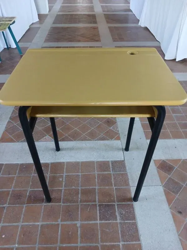 Illustration numéro 5 du produit Bureau d'écolier en bois, restauré