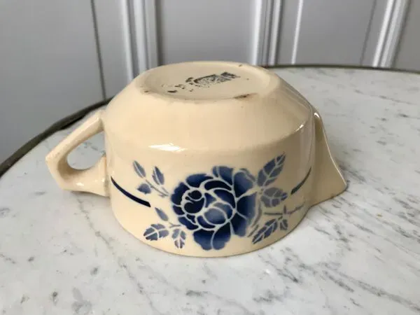 Illustration numéro 5 du produit Saucière fleurs bleues Saint-Amand années 30-40