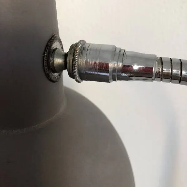Illustration numéro 5 du produit Lampe d'atelier, de bureau industrielle Super Chrome, 1950