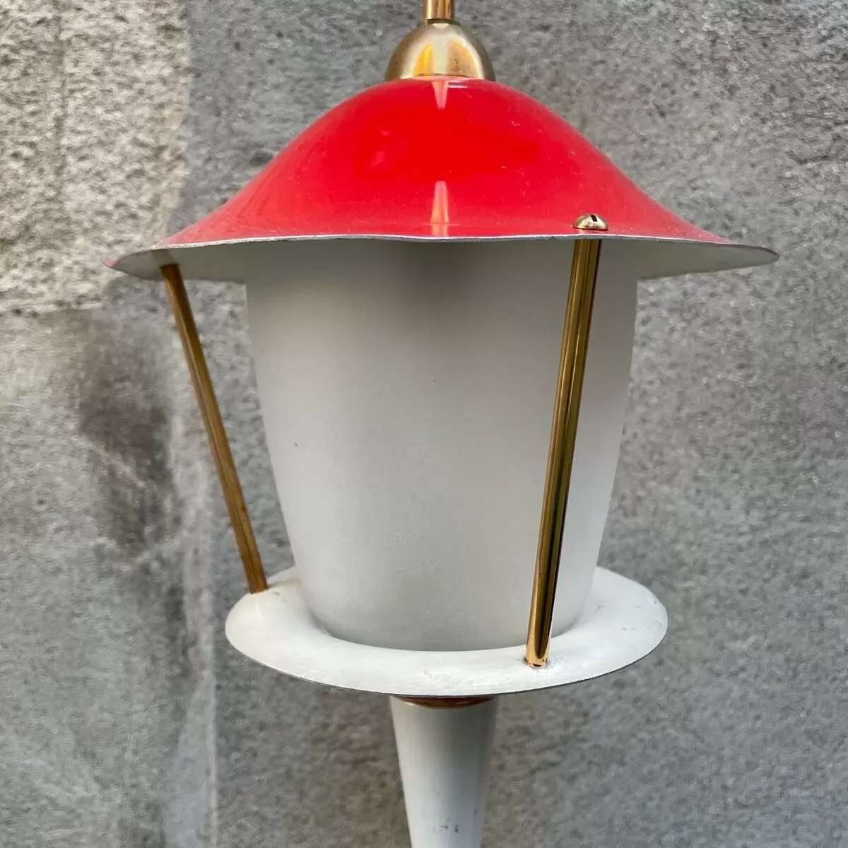 Illustration numéro 5 du produit Suspension années 50 tôle rouge