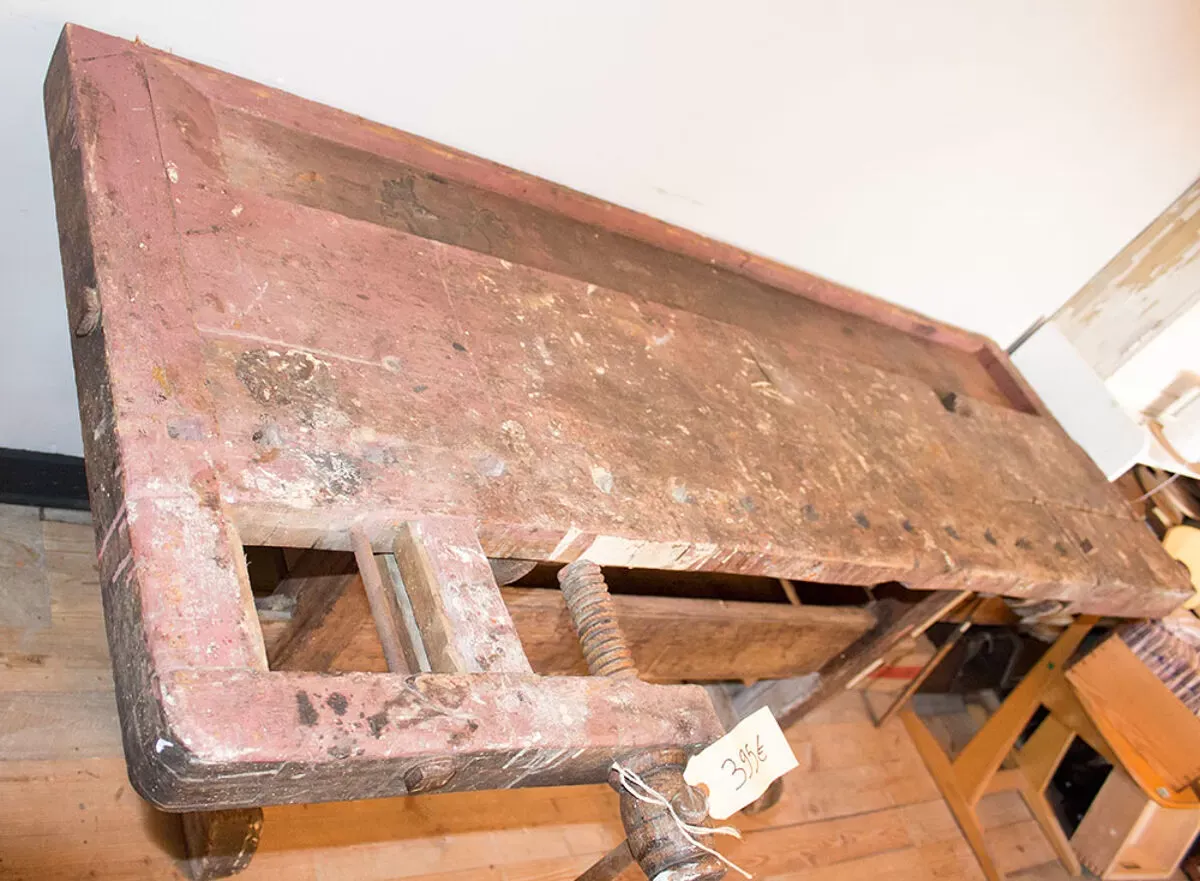 Illustration numéro 5 du produit Vieil établi industriel solide en bois 2 mètres large