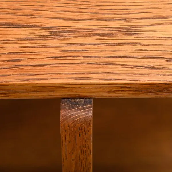 Illustration numéro 5 du produit Table d'appoint octogonale moderniste Art Déco néerlandaise de l'École d'Amsterdam en chêne massif