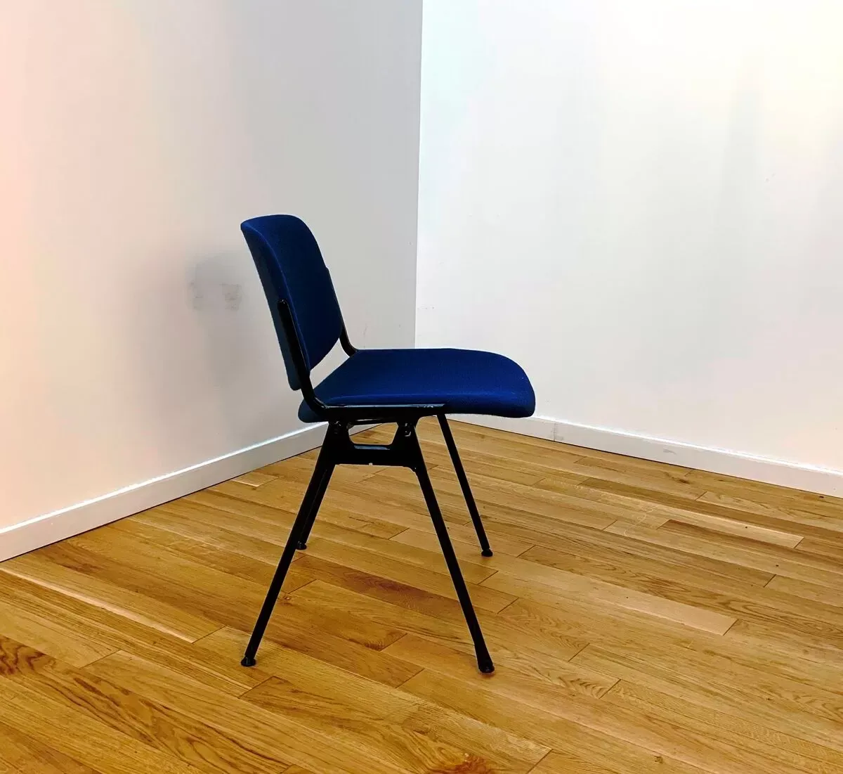 Illustration numéro 5 du produit Chaise industrielles années 80