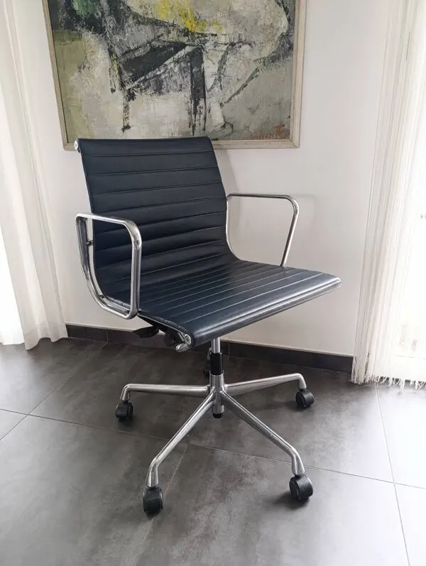 Illustration numéro 5 du produit Fauteuil EA117 Vitra