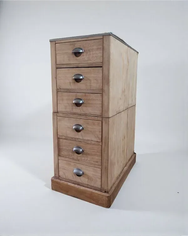 Illustration numéro 5 du produit Meuble de métier vintage à tiroirs