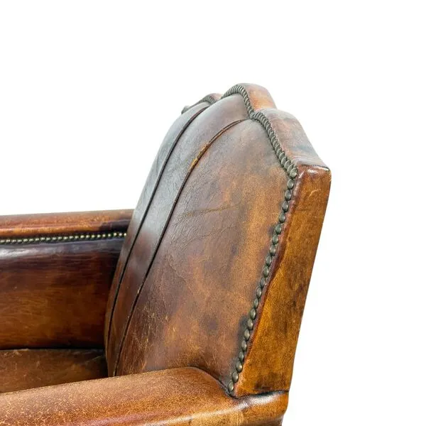 Illustration numéro 5 du produit Fauteuil Moustache Français Antique – Fauteuil Club en Cuir Cognac – Début du 20ème siècle