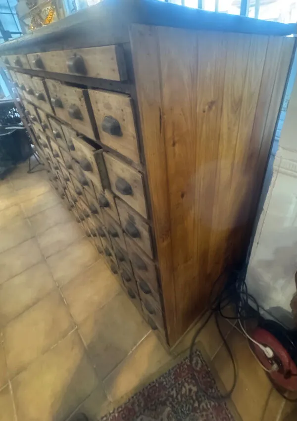 Illustration numéro 5 du produit Meuble de métier