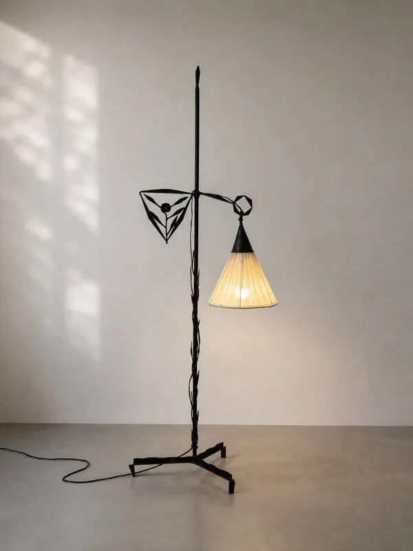 Illustration numéro 5 du produit Lampe de sol en fer forgé Arts & Crafts de l'École d'Amsterdam