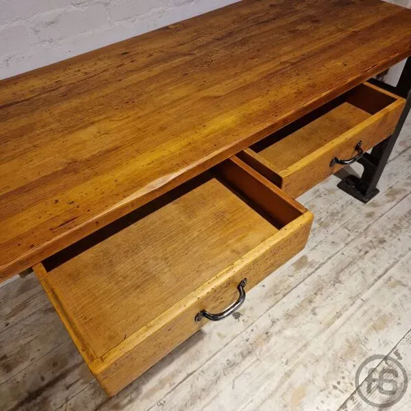 Illustration numéro 5 du produit Bureau de travail industriel