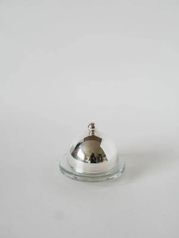 Illustration numéro 5 du produit Beurrier en métal argenté et verre, St Hilaire, 1950