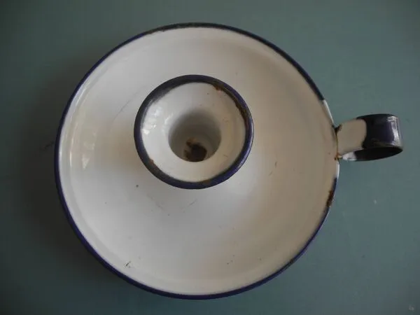 Illustration numéro 5 du produit ancien bougeoir tôle émaillée chandelier vintage candlestick Sweden