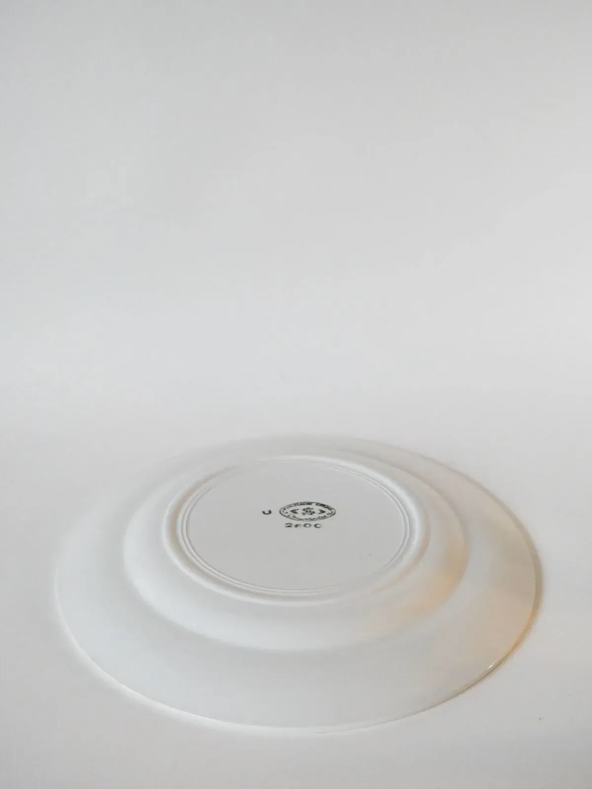 Illustration numéro 5 du produit Plat en terre de fer Salins Charbonnier modèle Rrégastel début XXème