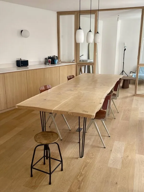 Illustration numéro 5 du produit Table XXL en frêne massif – 3 mètres – pieds métal Ripaton