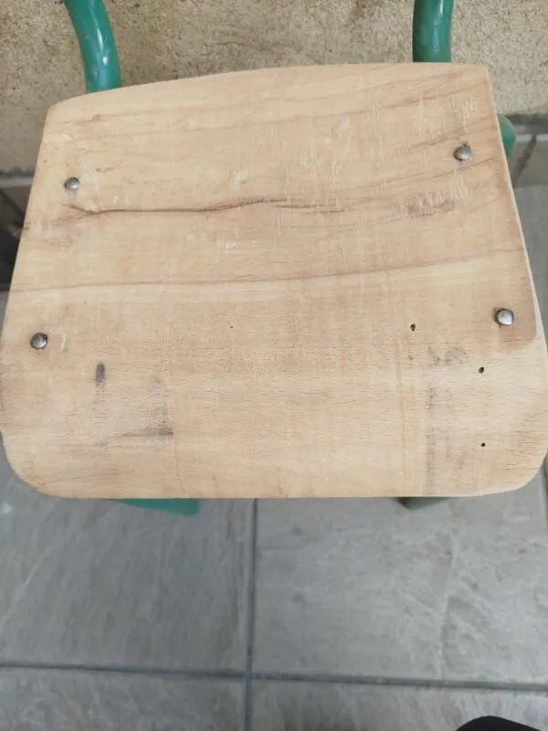 Illustration numéro 5 du produit Chaise  ancienne écolier